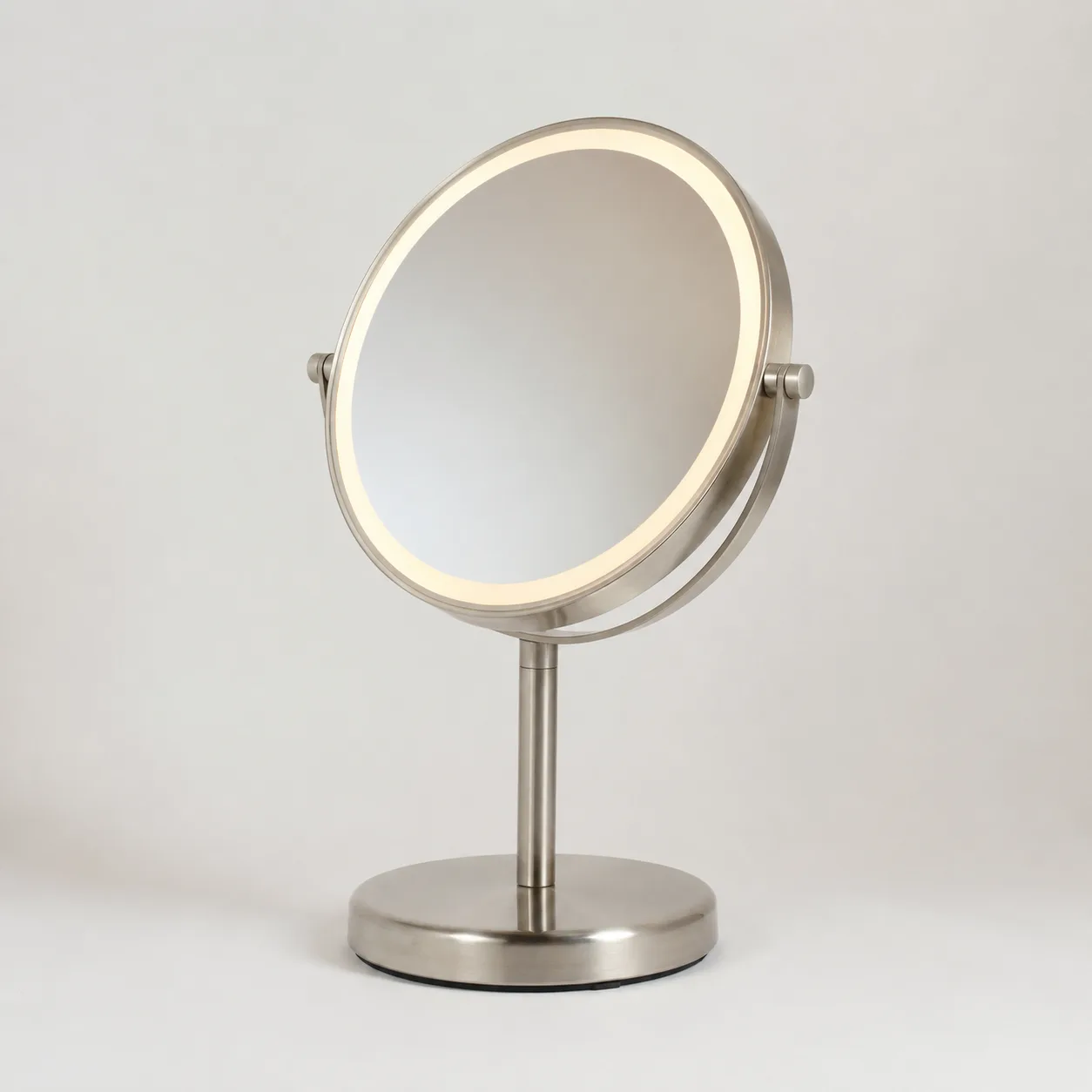 Round LED cosmetic mirror – view 1