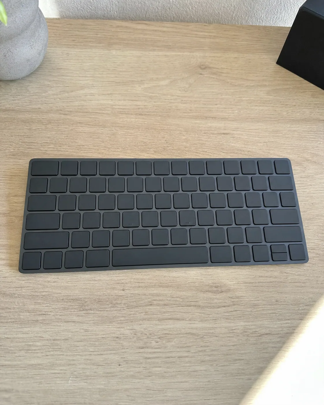 Kompakte Bluetooth-Tastatur dunkelgrau