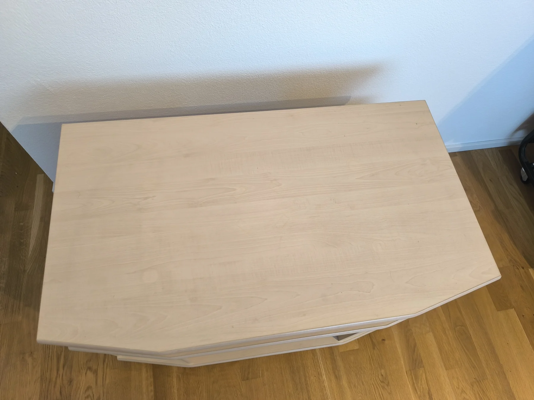 TV stand with acrylic glass and wheels – view 9